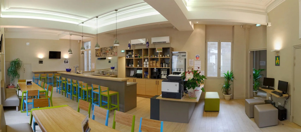 Pop Hostel