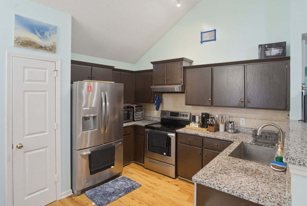 3br Savannah Home Sleeps 5 Near Historic District 3 Bedroom Home