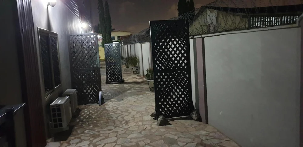 Janjay Hotel