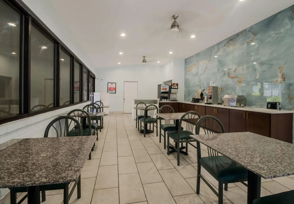 Econo Lodge Inn & Suites Fulton - Rockport