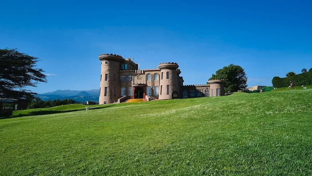 Tafaria Castle & Center For The Arts