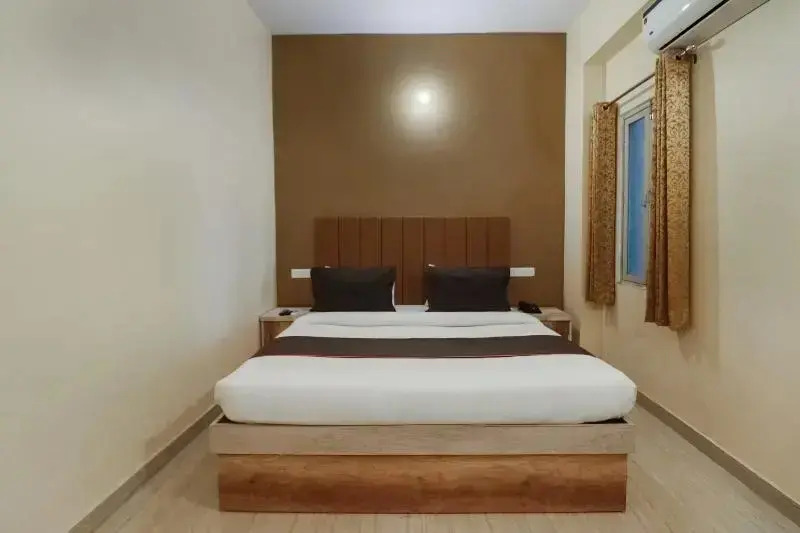 OYO Townhouse Hyderabad Gate IIT BHU Formerly RK Heights