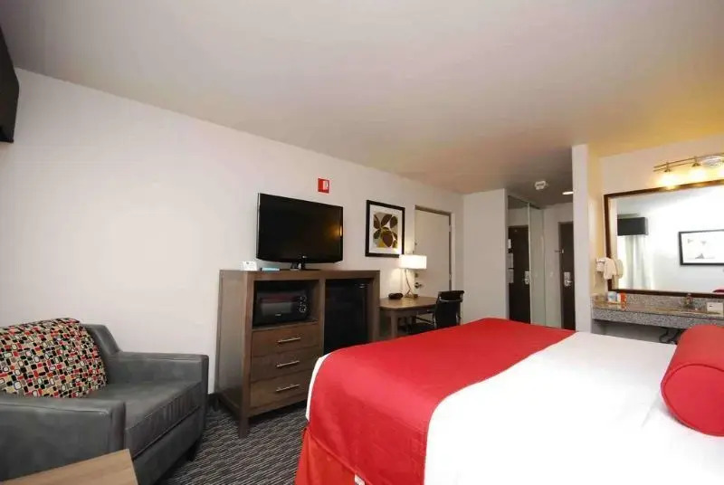 Clarion Inn & Suites Conference Center