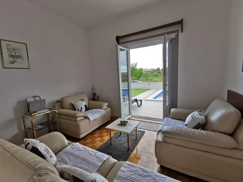 Holiday Home J D-five Bedroom Holiday Home With Outdoor Pool ID Direct Booker 21390