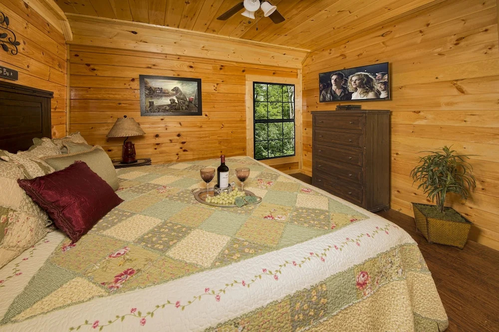 Poolin' Around - 1 Br cabin by RedAwning