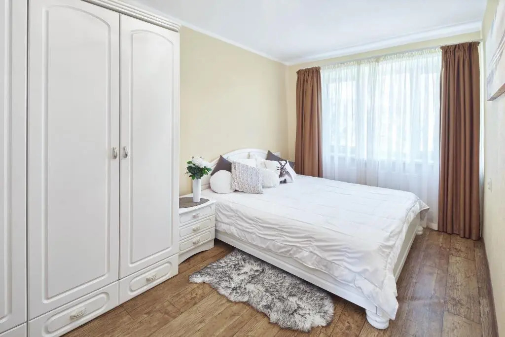 Comfort 3-room apartment with a workplace near the wood