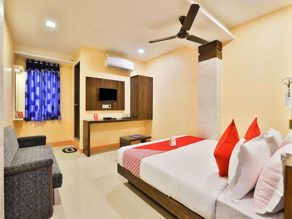 OYO 12196 Hotel Mayur Park Residency