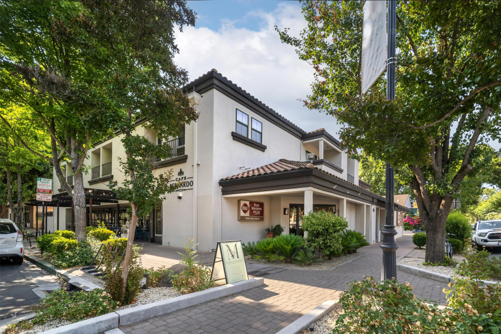 Best Western Plus Palm Court Hotel