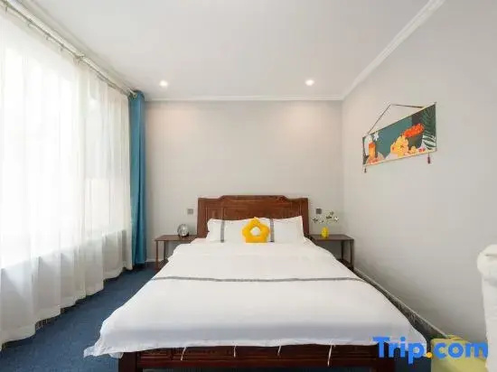 Guanshan Yue  swimming pool  prvate banquet Homestay (Qinglong Gorge)