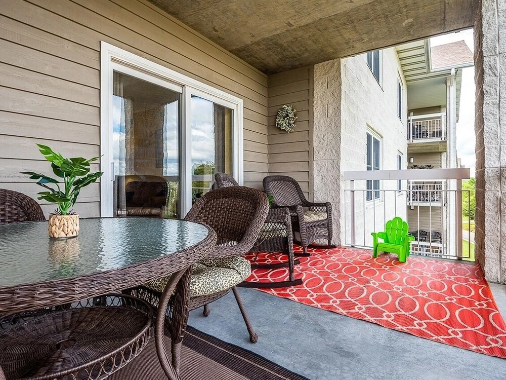 New Listing! Updated W/ Pools & Hot Tub 2 Bedroom Condo