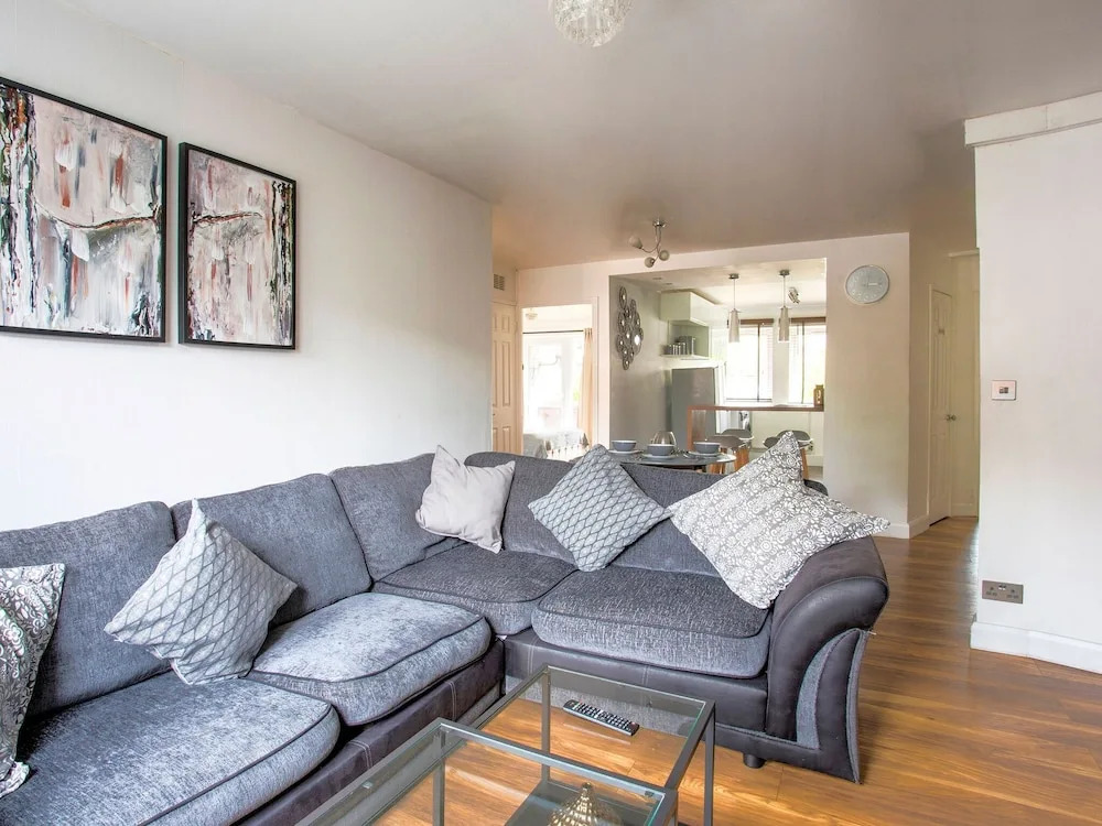 Restful Apartment in London near Westfield Shopping Center