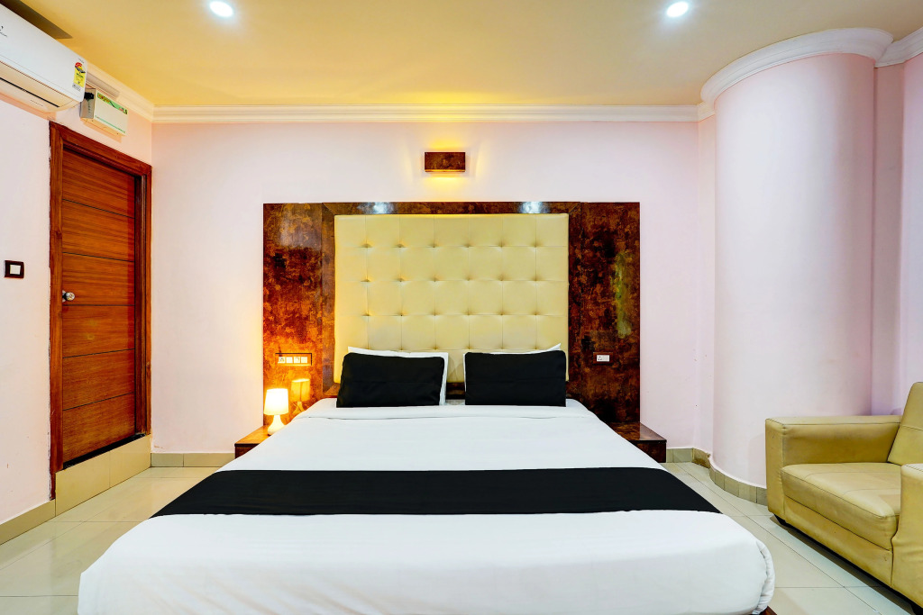 Super Townhouse MG Road Near Commercial Street