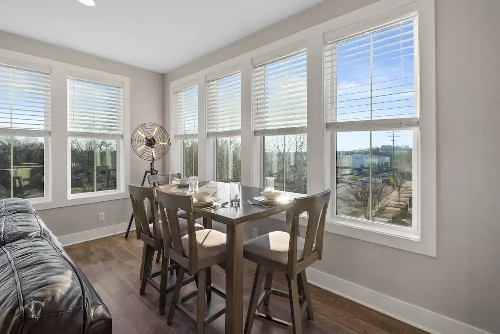 Pulse - Minutes to Broadway - Sleeps 6