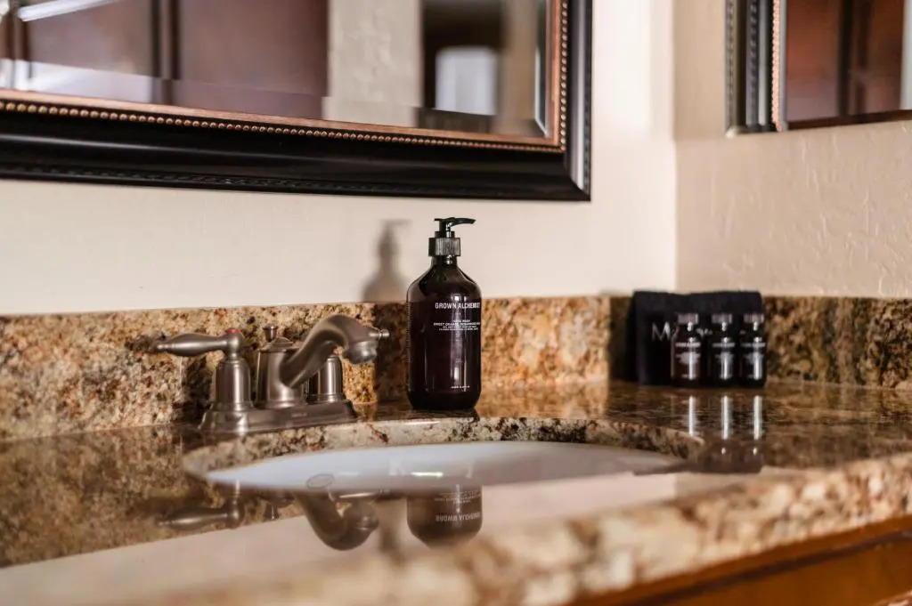 Desert Ridge by Avantstay Spacious Oasis w/ Pool & Hot Tub