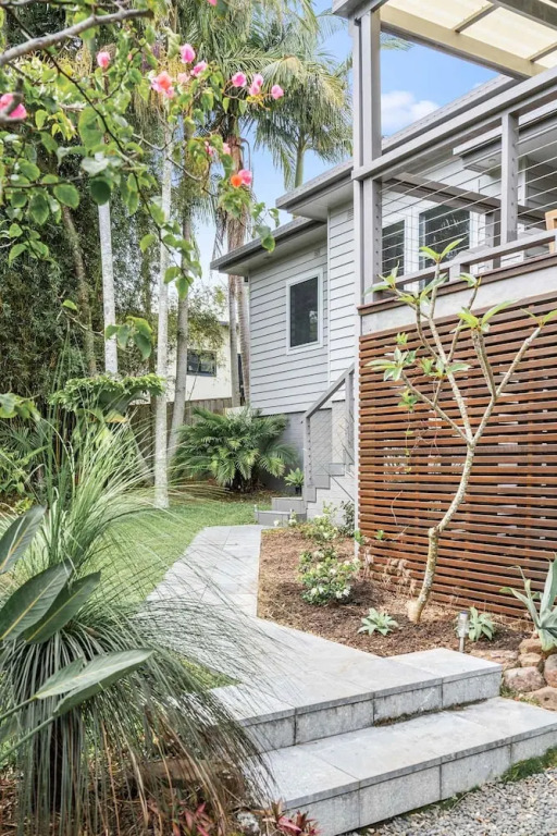 The White Rabbit - with studio & covered deck