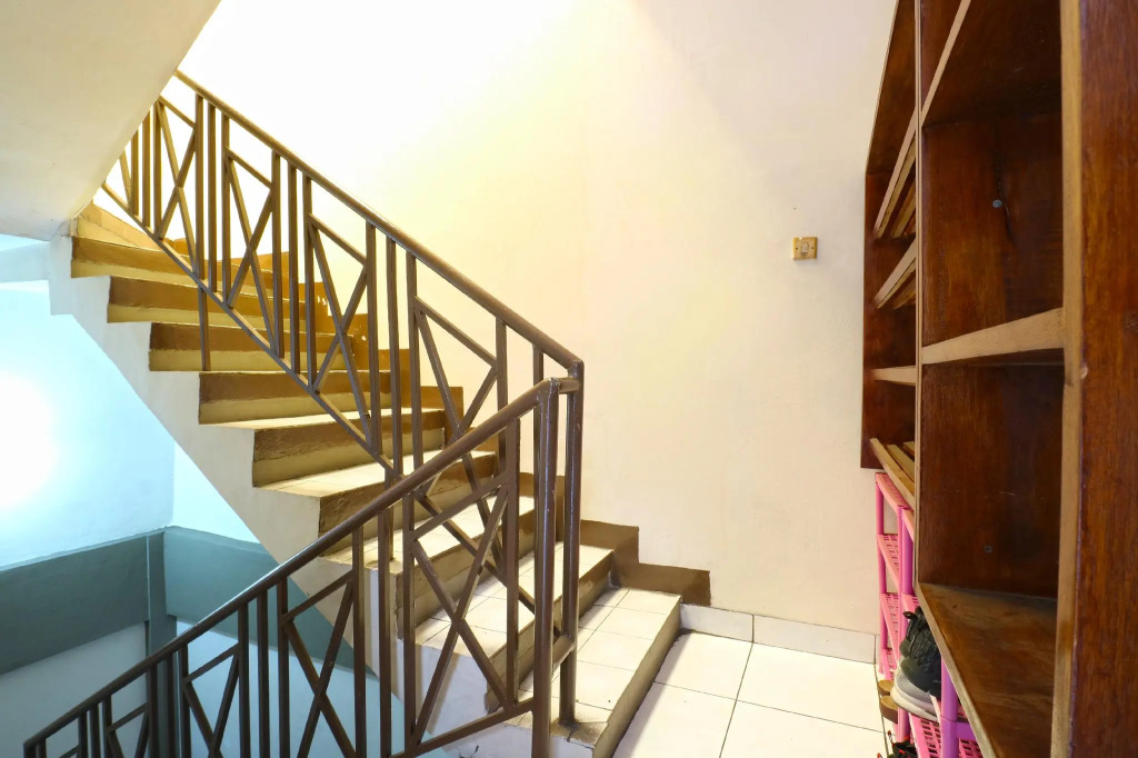 Premium Senen Guesthouse - Female Only