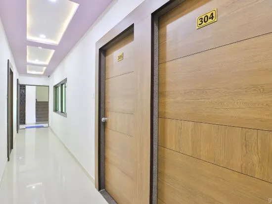 OYO 22374 Hotel Navjivan