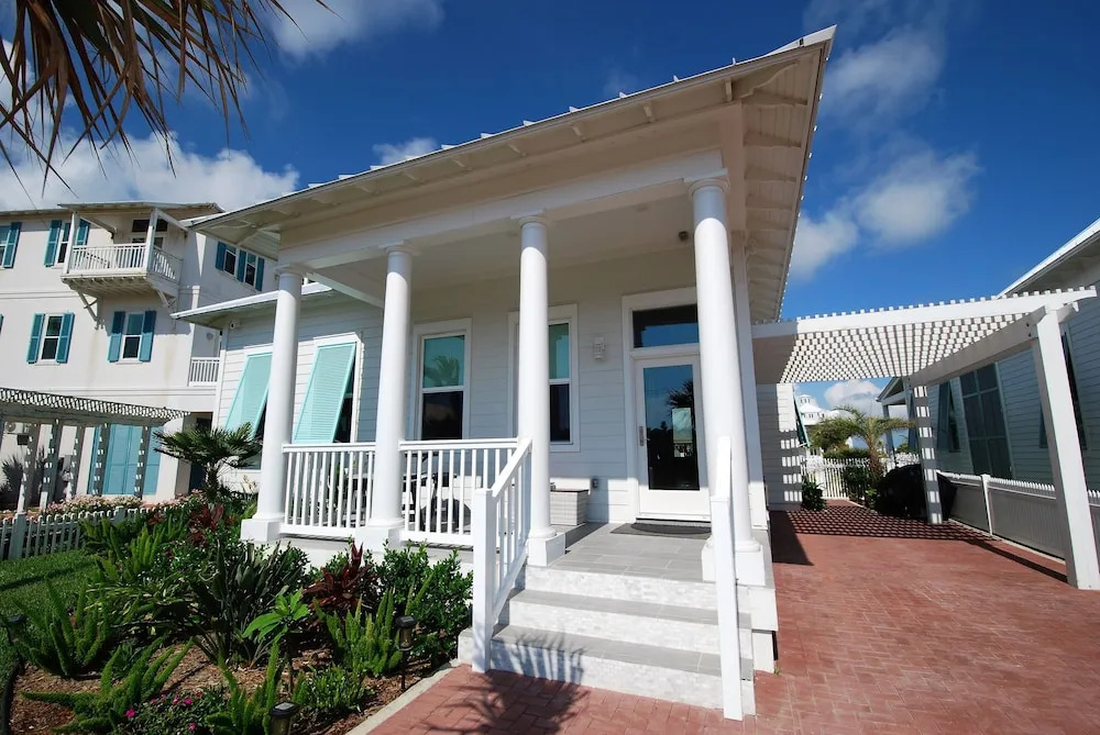 Seaglass Cottage - Private Home At The Shores 3 Bedroom Home by RedAwning