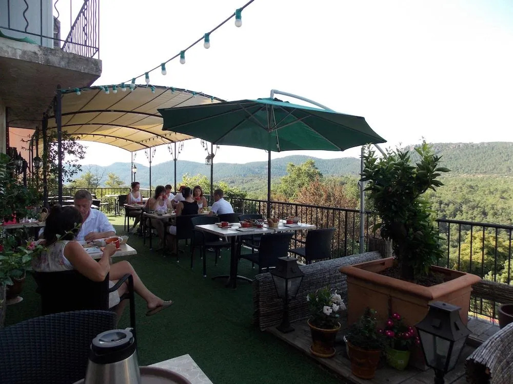 Au Relais Provencal