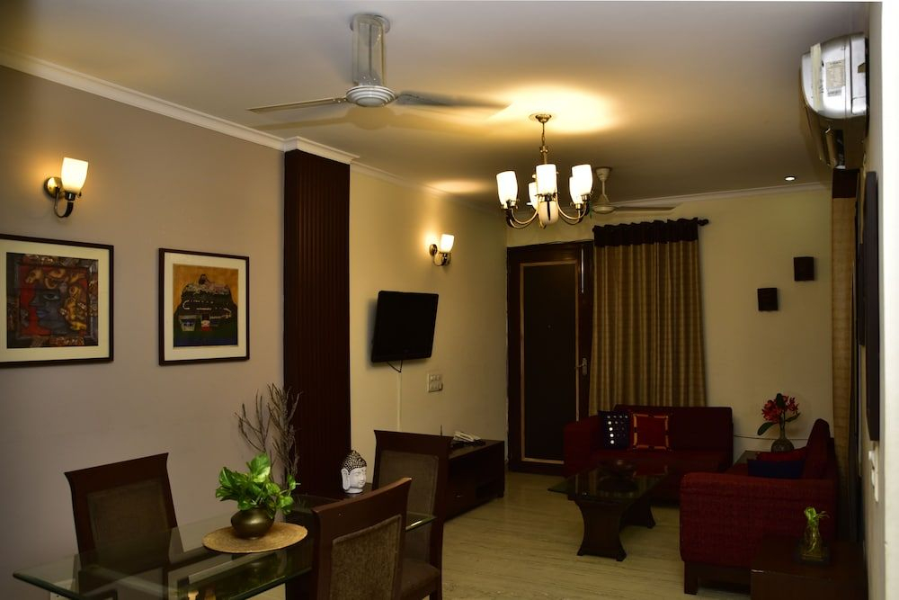 Woodpecker - 2 Bedroom Service Apartment
