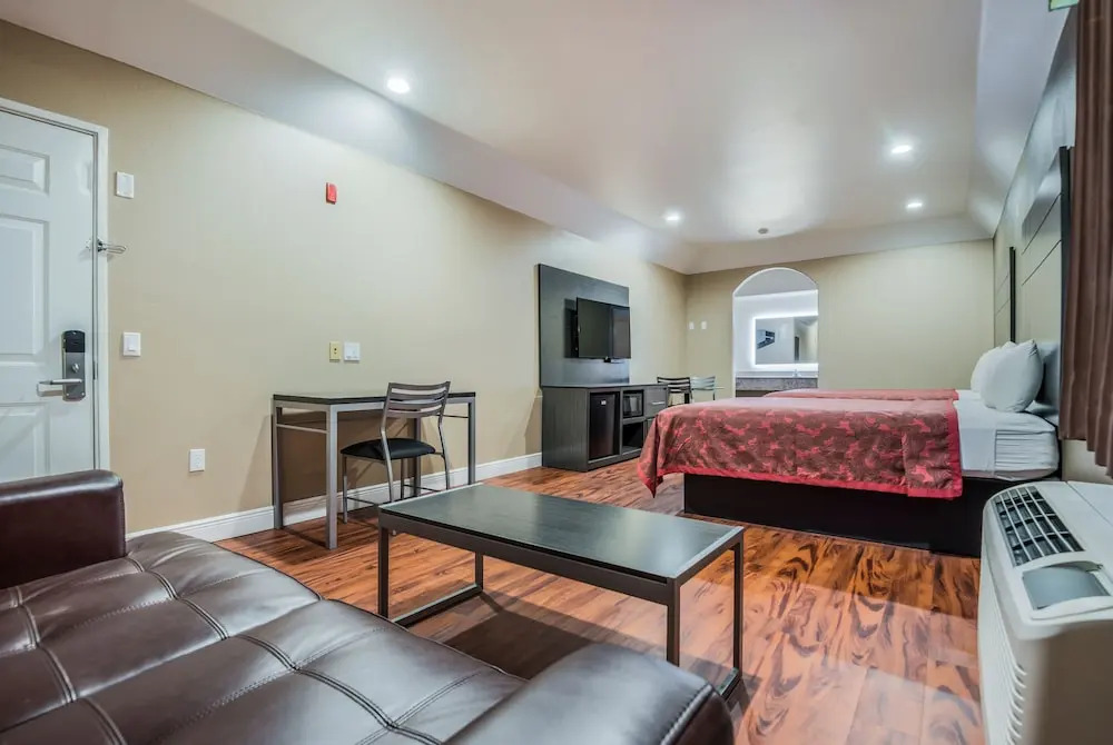 Scottish Inns & Suites IAH Airport-Beltway 8