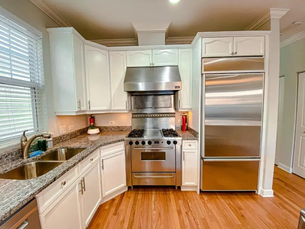 Beautiful 5br home for 14 guests with free parking