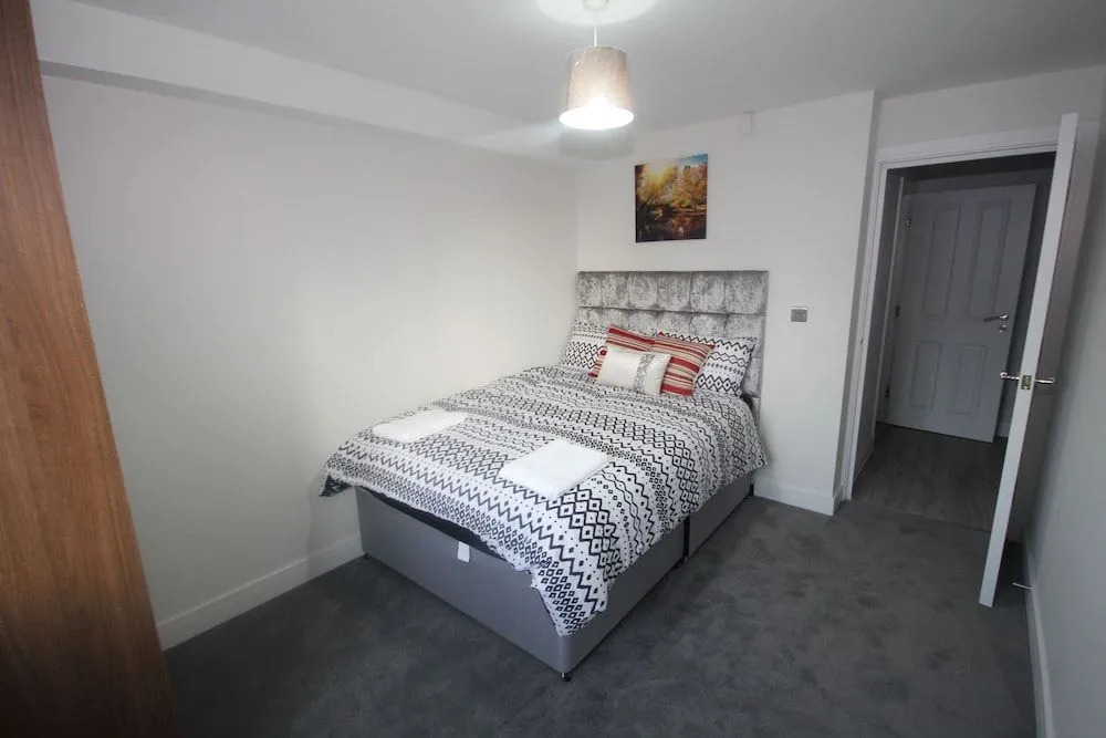 Holden Court Apartments -Apt 4