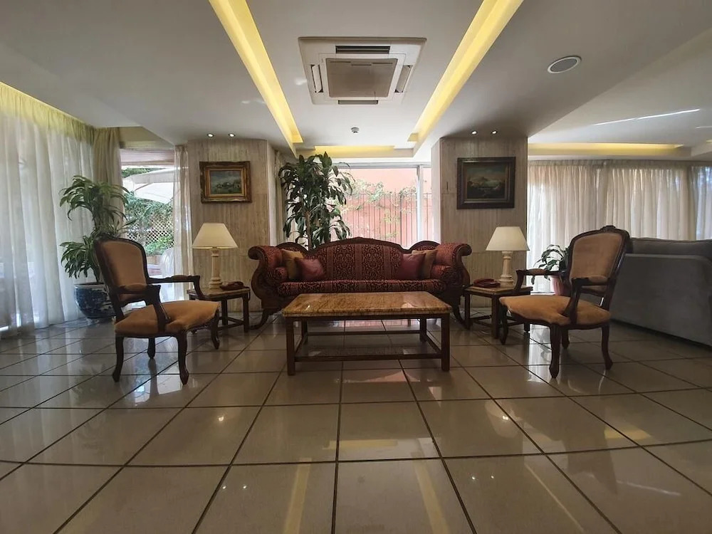 Holiday Home Suites