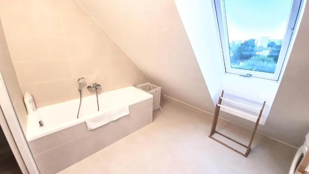 Rooftop Terrace, free garage parking and Pool!