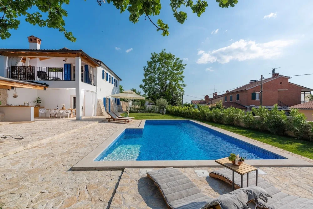 Lavova in Brtonigla With 3 Bedrooms and 2 Bathrooms