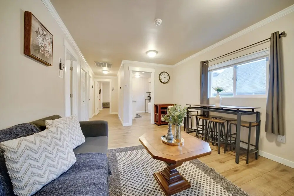 3 Mi to Dtwn Seattle: Large Home w/ Private Deck!