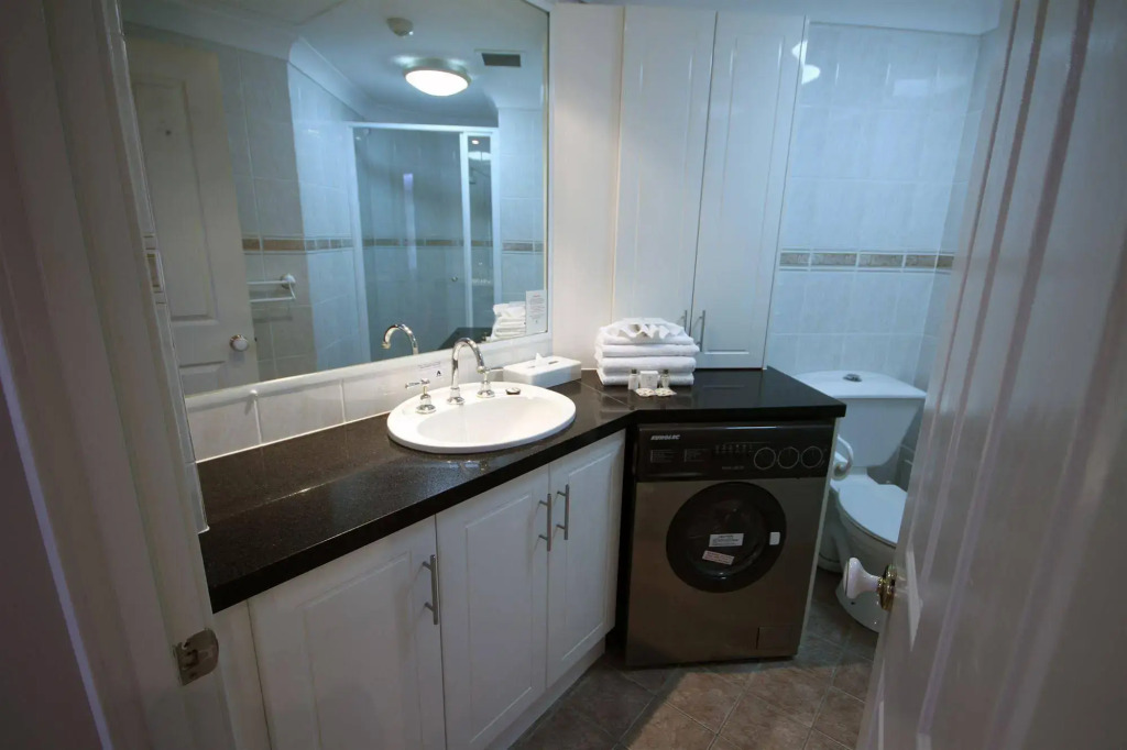 Manor Apartment Hotel