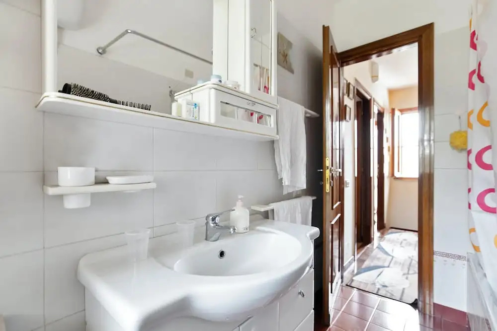 House With 3 Bedrooms in Sabaudia, With Wonderful Lake View and Enclosed Garden Near the Beach