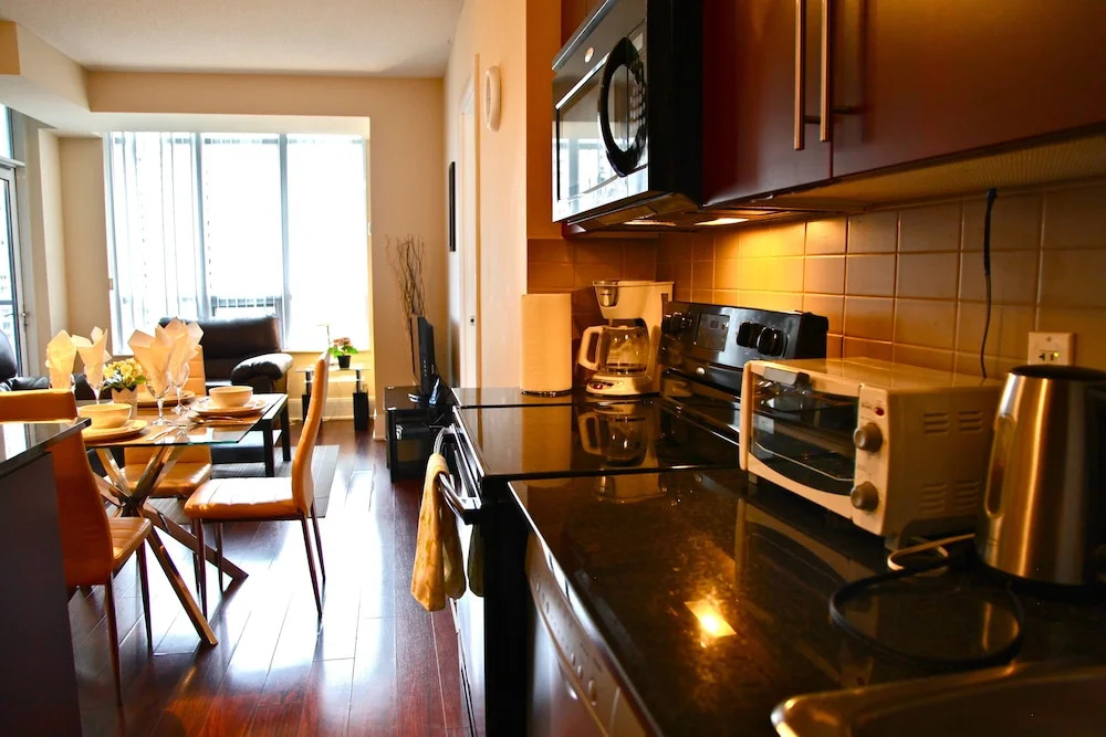 Red Maple Suites Mississauga