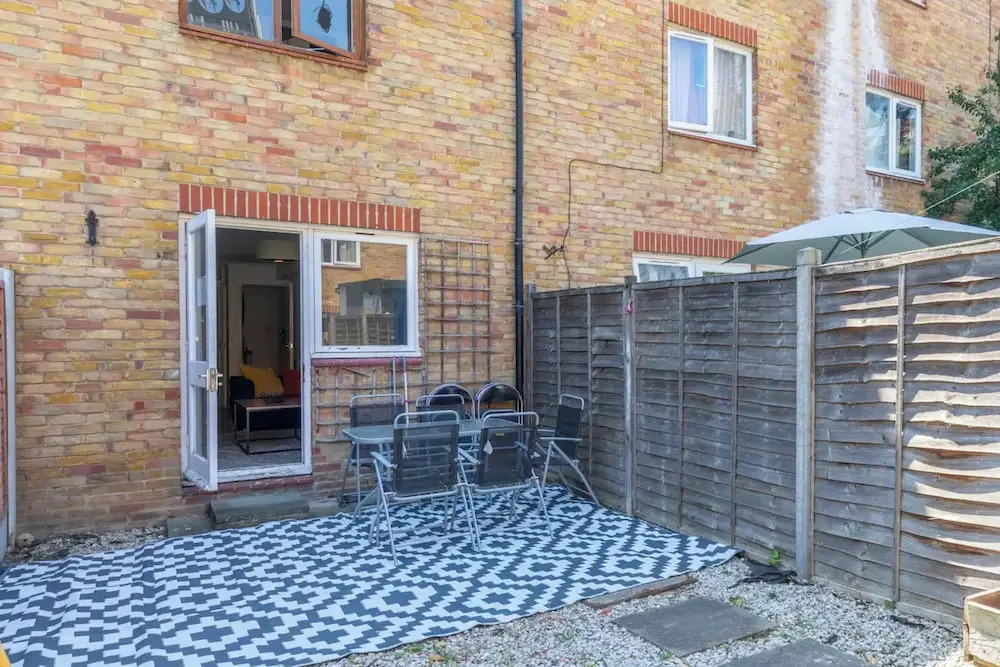 Lovely 4 Bed House w Garden, 1 Stop to Waterloo