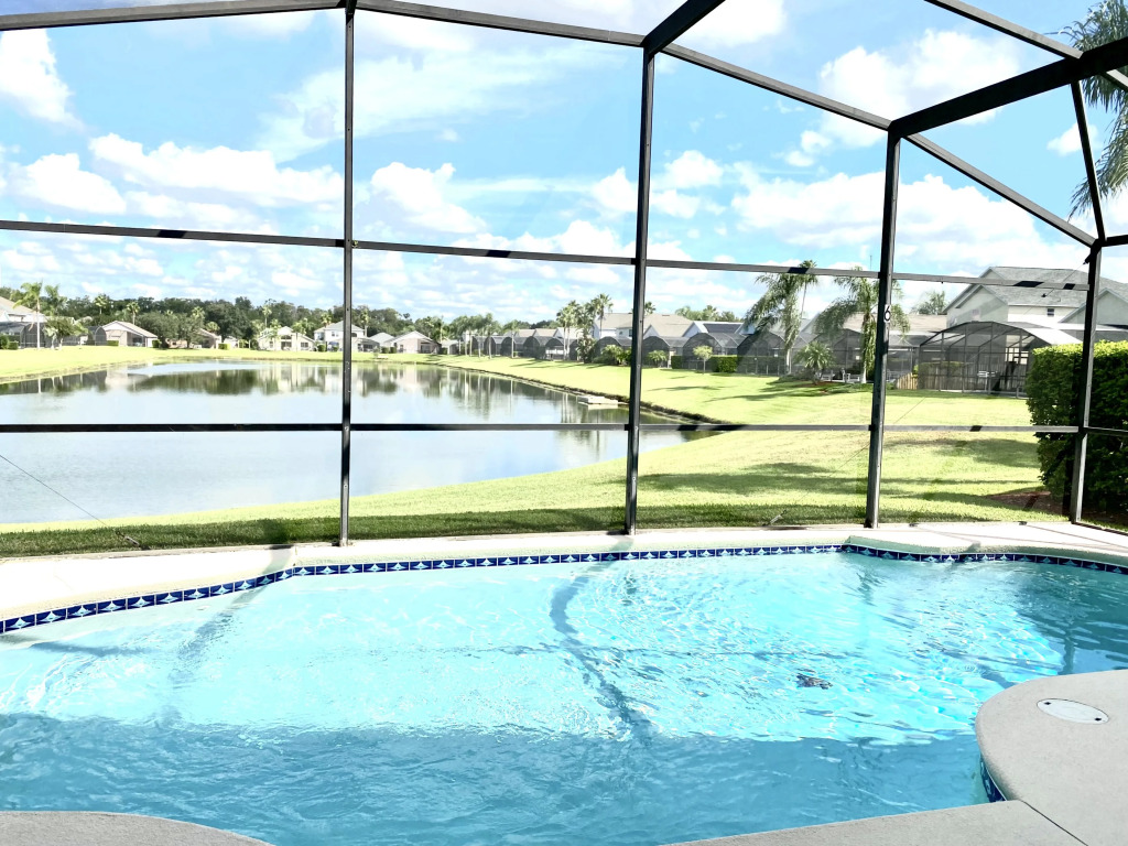 LB4707AW 3 Bedroom Villa with pool and game room