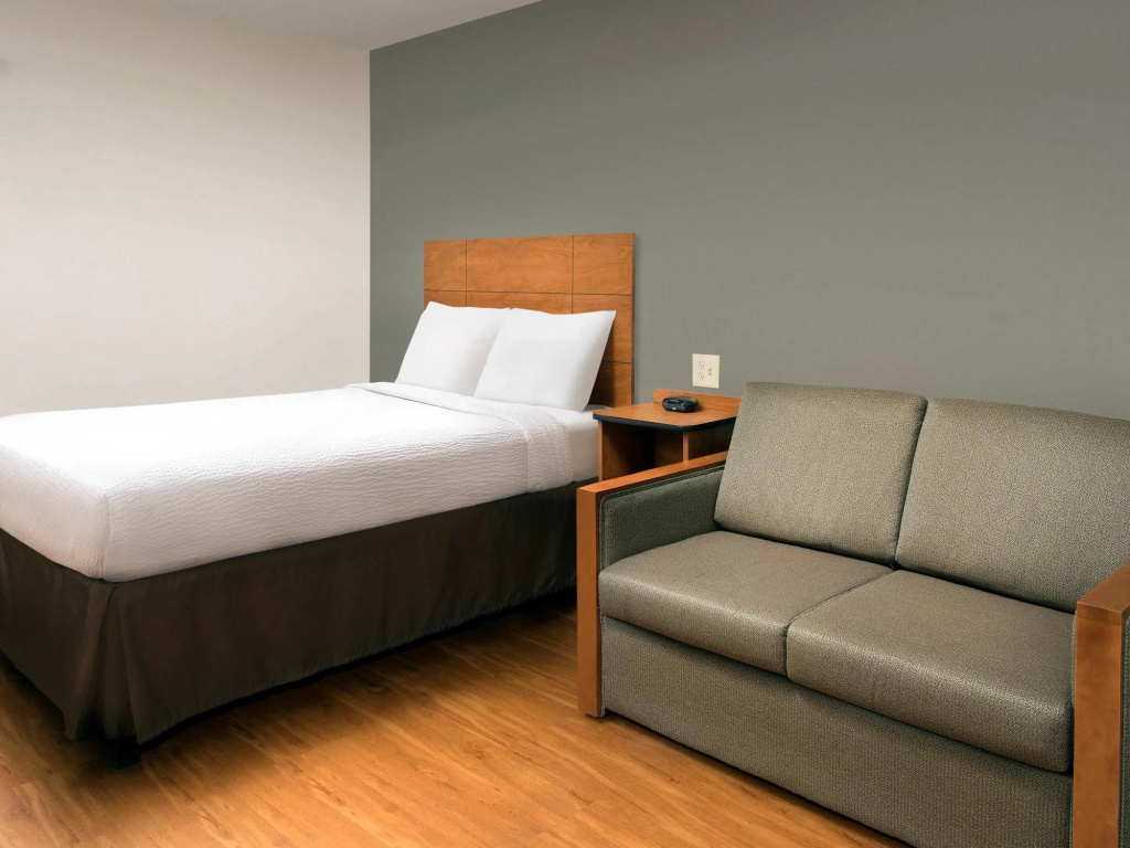 Extended Stay America Select Suites - Cleveland - Airport