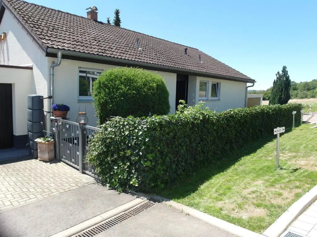 Appartement Region Esslingen - Nähe Messe - Flughafen - Stuttgart - Wohnen und Arbeiten auf Zeit in 120m2 Wohlfühlatmosphäre - ab 3 Übernachtungen - geeignet für 4 Personen - Beistellbett möglich - Kinder und Tiere willkommen - Garage für e-bikes