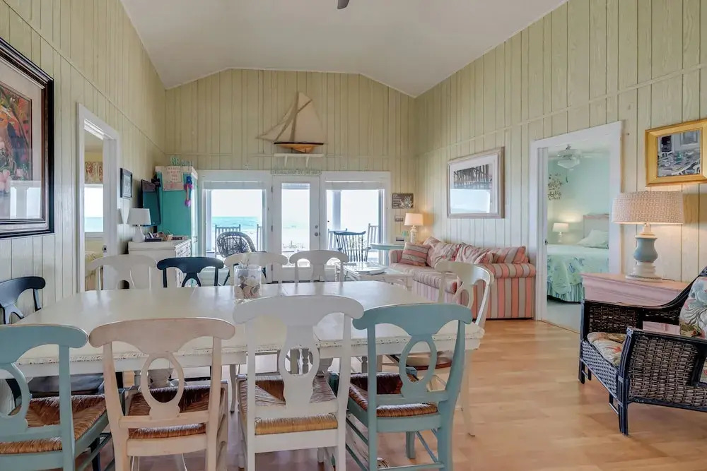 Peaceful 'cottage By The Sea' Oceanfront Home!