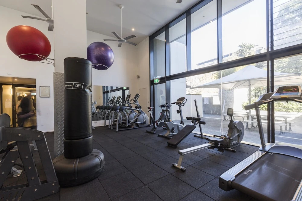 Spacious 1 Bedroom Apt Close To Green Square & Pool