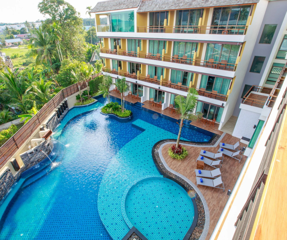 Aqua Resort Phuket - Near Beach and Chalong Pier