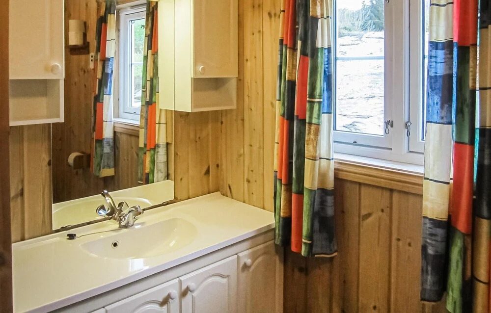 Cozy Home In Spangereid With Wifi