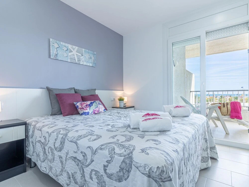 Apartment Overlooking the sea and the Port of Empuriabrava