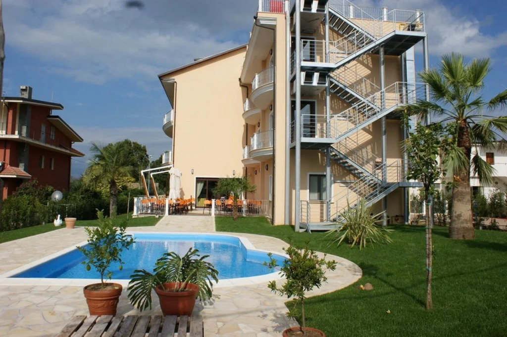 Gullo Hotel