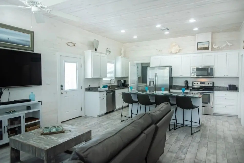 Good Times and Tan Lines - 4 Br home