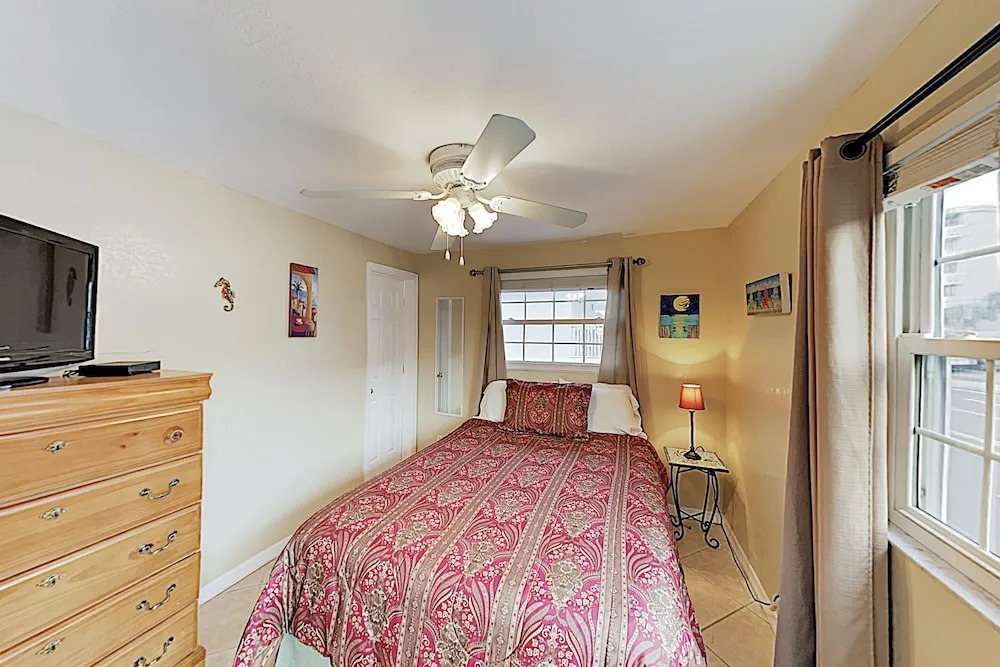 New Listing! All-suite - Steps To Beach 2 Bedroom Apts