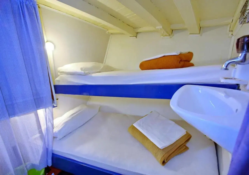 Rhythm Floating Hostel - Zadar