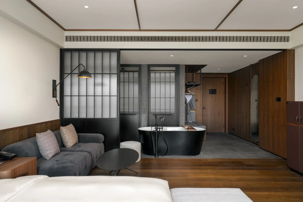 Flow and Co. Qingdao, Autograph Collection