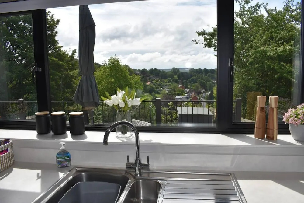The View, Charming 2-bed Apartment in Shaftesbury,