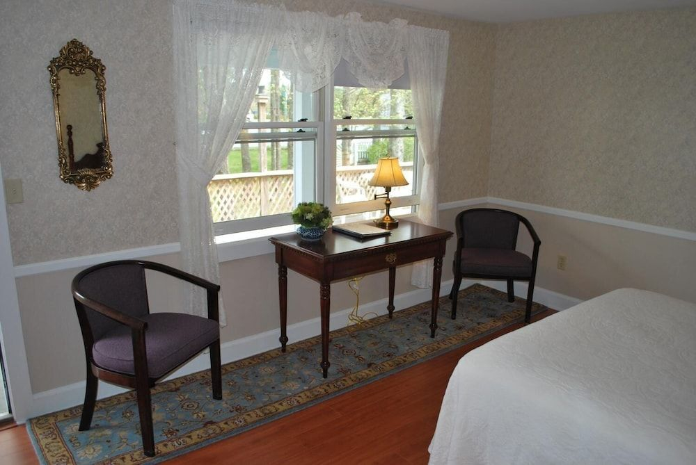 Cedar Crest Inn